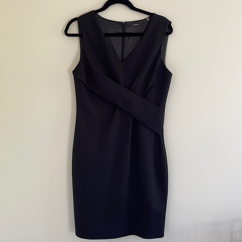 Beautiful TAHARI Black Dress!!